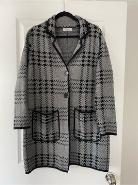 Gray & Black Plaid Long sweater coat Suzy shier XL button closure 25.00